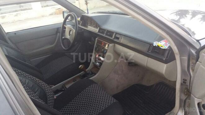 Mercedes E 200 1990, 220,000 km - 2.0 л - Sumqayıt