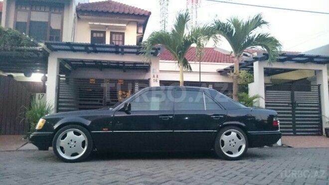 Mercedes E 220 1994, 130,000 km - 2.2 l - Bakı