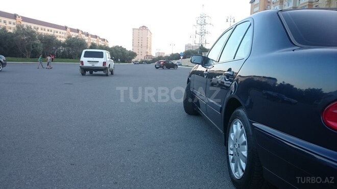 Mercedes E 200 2000, 242,000 km - 2.0 l - Bakı