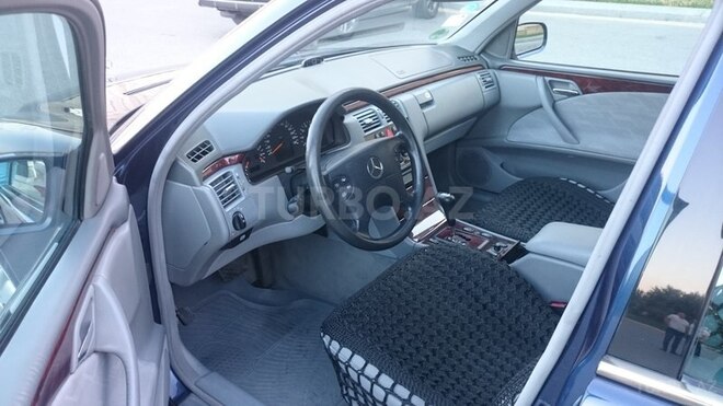 Mercedes E 200 2000, 242,000 km - 2.0 l - Bakı