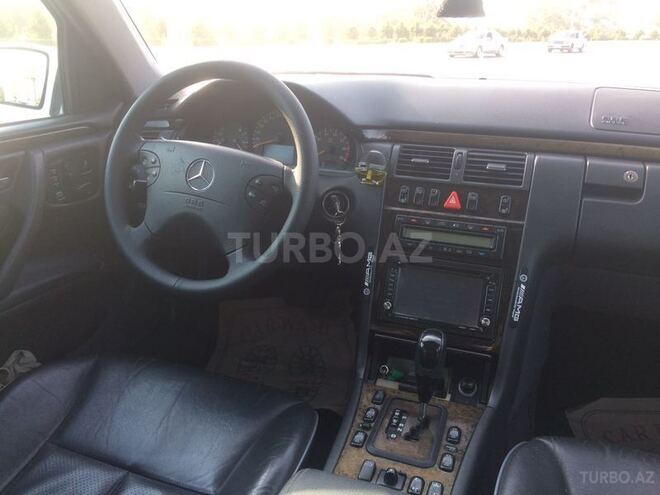 Mercedes E 240 2001, 242,000 km - 2.4 l - Bərdə