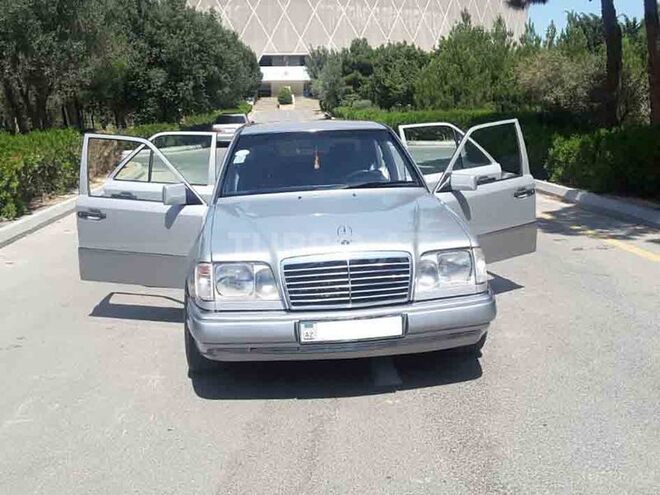 Mercedes E 200 1995, 330,000 km - 2.0 l - Bakı