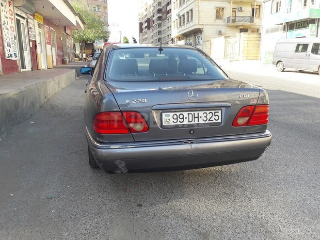 Mercedes E 220 1998, 223,000 km - 2.2 l - Bakı