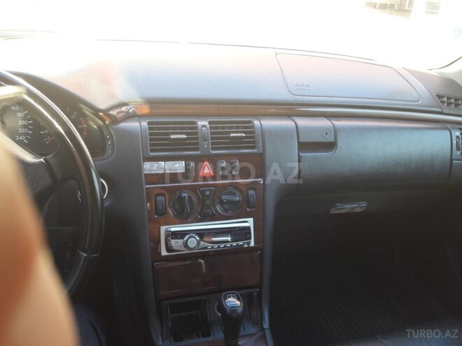 Mercedes E 220 1998, 223,000 km - 2.2 l - Bakı
