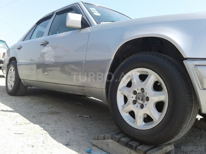 Mercedes E 200 1994, 8,860 km - 2.2 l - Sumqayıt