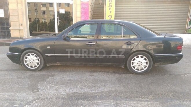 Mercedes E 230 1995, 300,000 km - 2.3 л - Bakı