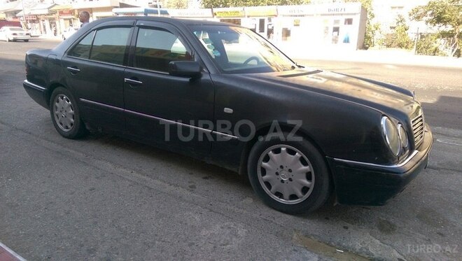 Mercedes E 230 1995, 300,000 km - 2.3 л - Bakı