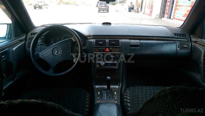 Mercedes E 230 1995, 300,000 km - 2.3 л - Bakı