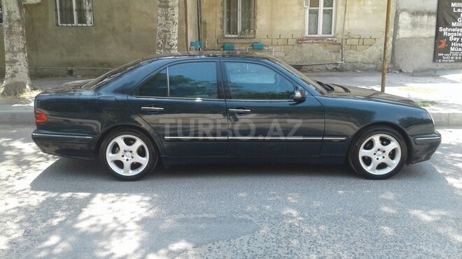 Mercedes E 220 2001, 249,000 km - 2.2 l - Bakı