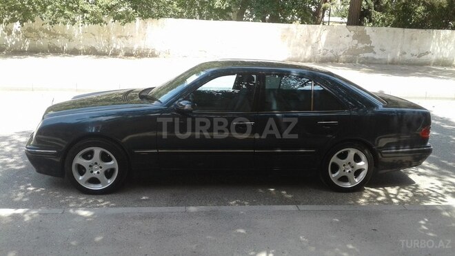 Mercedes E 220 2001, 249,000 km - 2.2 l - Bakı
