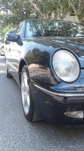 Mercedes E 220 2001, 249,000 km - 2.2 l - Bakı