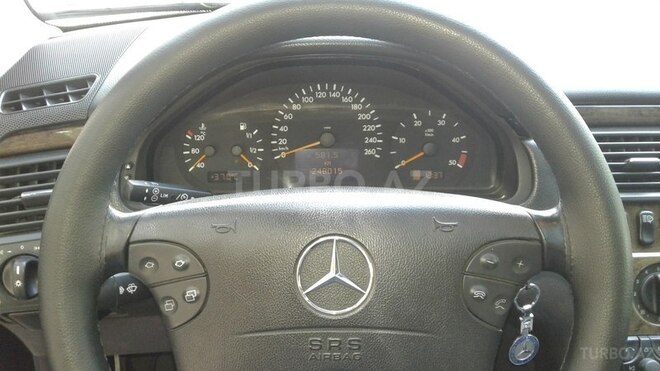 Mercedes E 220 2001, 249,000 km - 2.2 l - Bakı