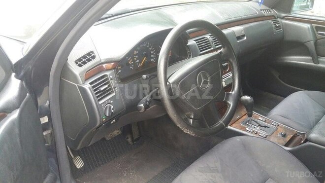 Mercedes E 300 1996, 267,000 km - 3.0 l - Sumqayıt