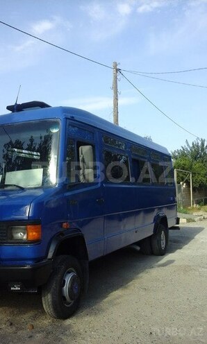 Mercedes 709 D 1995, 356,000 km - 3.9 l - Salyan