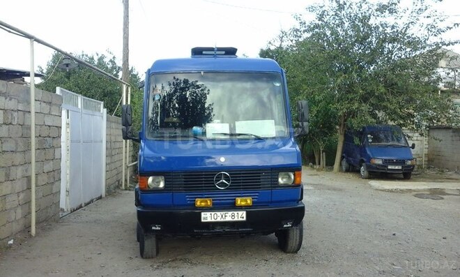Mercedes 709 D 1995, 356,000 km - 3.9 l - Salyan