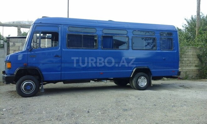 Mercedes 709 D 1995, 356,000 km - 3.9 l - Salyan