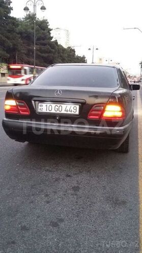 Mercedes E 280 1995, 300,000 km - 2.8 l - Bakı