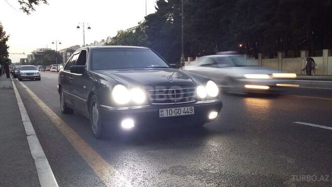 Mercedes E 280 1995, 300,000 km - 2.8 l - Bakı