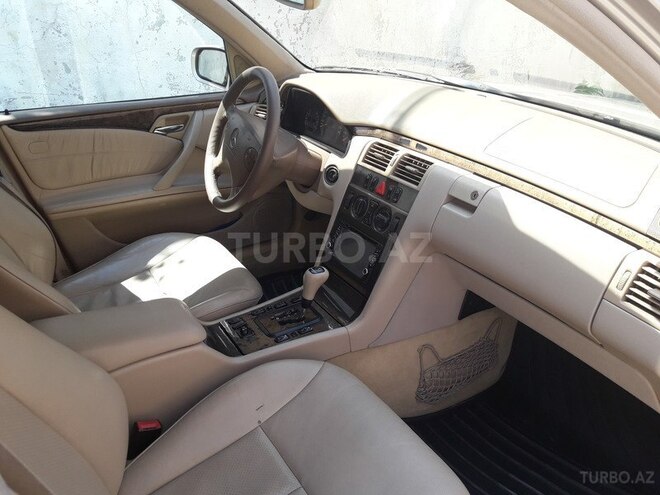 Mercedes E 240 2000, 309,000 km - 2.6 l - Bakı