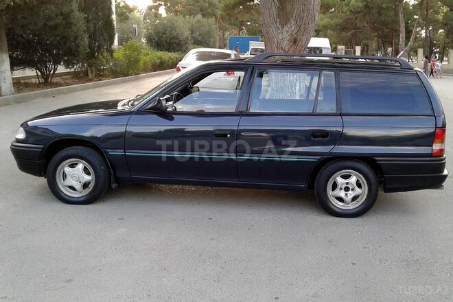Opel Astra 1993, 300,001 km - 1.6 л - Bakı