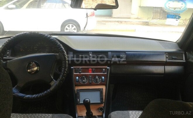 Mercedes E 300 1986, 250,000 km - 3.0 l - Bakı