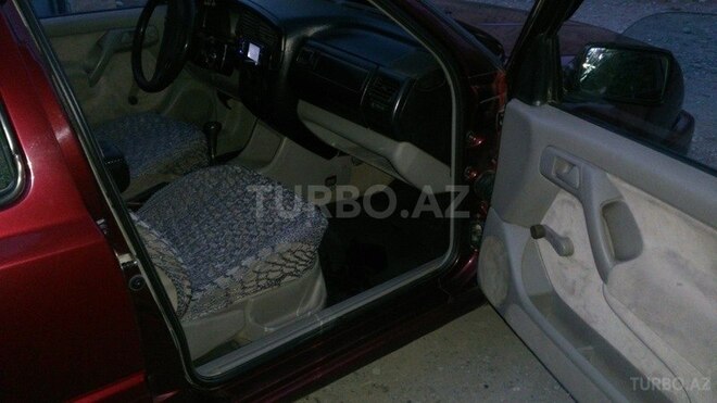 Volkswagen Vento 1992, 186,000 km - 1.8 l - Yevlax