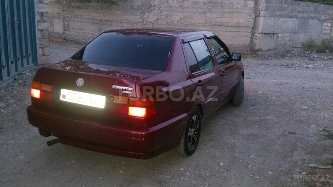 Volkswagen Vento 1992, 186,000 km - 1.8 l - Yevlax