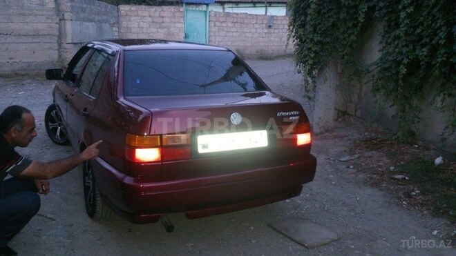 Volkswagen Vento 1992, 186,000 km - 1.8 l - Yevlax