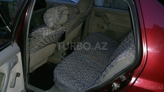 Volkswagen Vento 1992, 186,000 km - 1.8 l - Yevlax