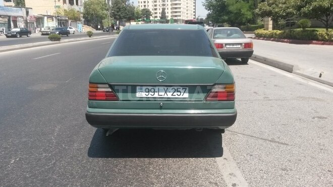 Mercedes E 200 1989, 370,000 km - 2.0 l - Bakı