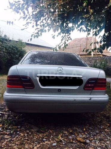Mercedes E 220 1999, 185,000 km - 2.2 l - Şəki