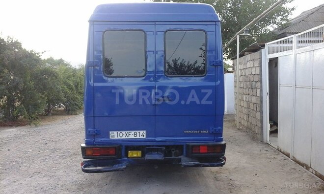 Mercedes 709 D 1993, 370,000 km - 3.9 l - Salyan