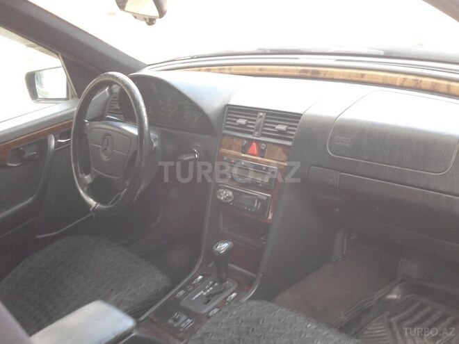 Mercedes C 230 1997, 182,000 km - 2.3 l - Bakı