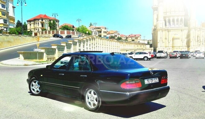 Mercedes E 240 1998, 386,100 km - 2.4 л - Bakı