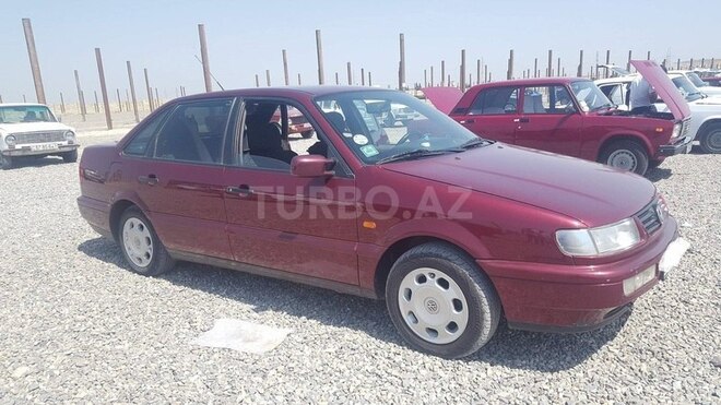Volkswagen Passat 1996, 260,000 km - 2.0 l - Gəncə