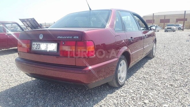Volkswagen Passat 1996, 260,000 km - 2.0 l - Gəncə