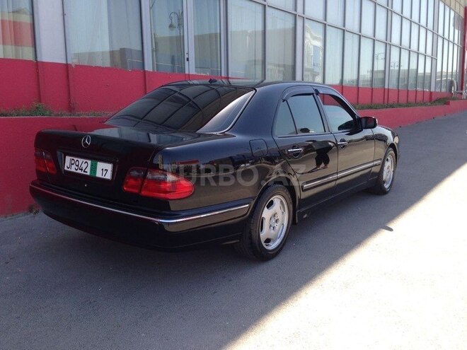 Mercedes E 220 2000, 165,000 km - 2.2 l - Bakı