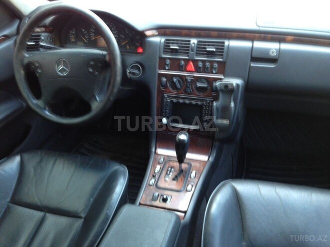 Mercedes E 220 2000, 165,000 km - 2.2 l - Bakı