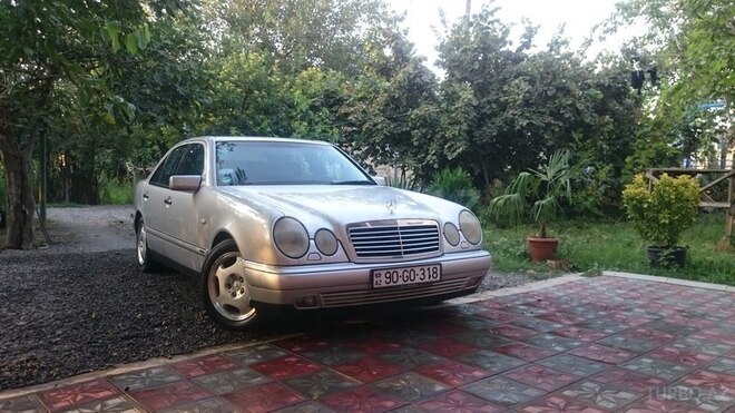 Mercedes E 280 1998, 279,000 km - 2.8 л - Qazax