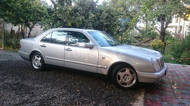 Mercedes E 280 1998, 279,000 km - 2.8 л - Qazax