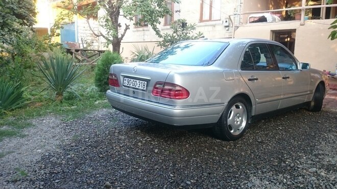 Mercedes E 280 1998, 279,000 km - 2.8 л - Qazax