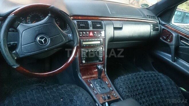 Mercedes E 280 1998, 279,000 km - 2.8 л - Qazax