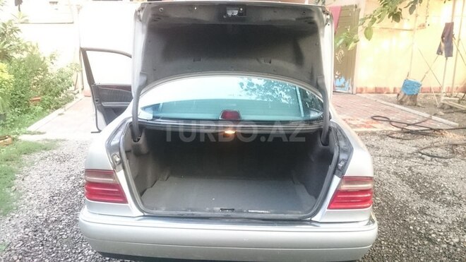 Mercedes E 280 1998, 279,000 km - 2.8 л - Qazax