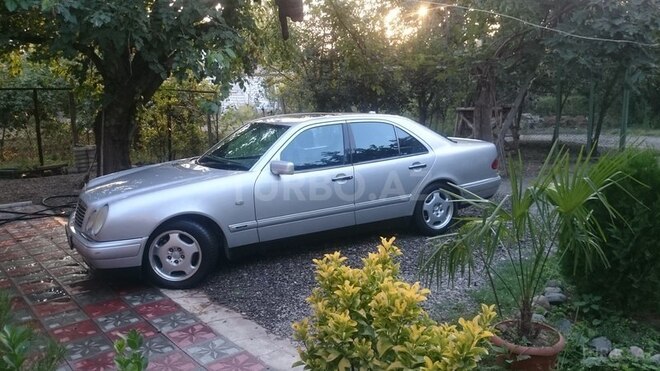 Mercedes E 280 1998, 279,000 km - 2.8 л - Qazax