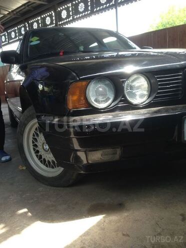 BMW 535 1988, 310,000 km - 3.5 л - Saatlı