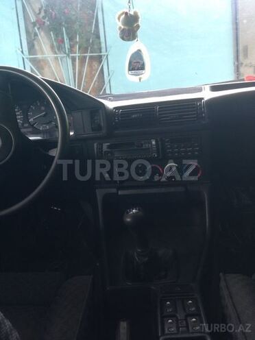 BMW 535 1988, 310,000 km - 3.5 л - Saatlı