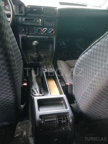 BMW 535 1988, 310,000 km - 3.5 л - Saatlı