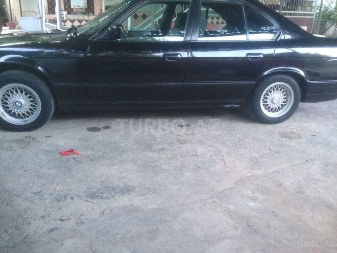 BMW 535 1988, 310,000 km - 3.5 л - Saatlı