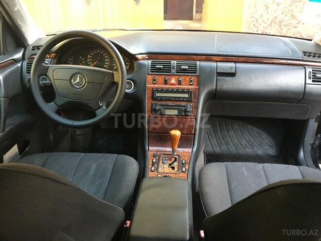Mercedes E 240 1999, 304,533 km - 2.4 l - Bakı