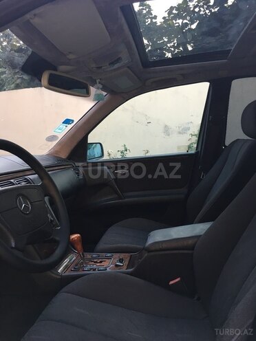 Mercedes E 240 1999, 304,533 km - 2.4 l - Bakı